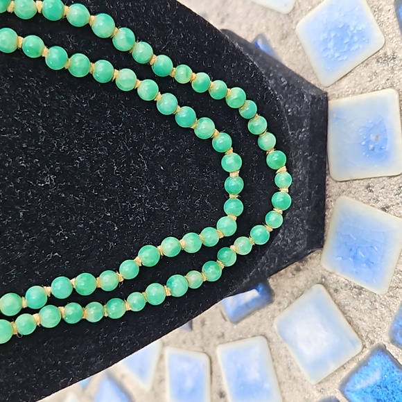Vintage Green Glass Hand Knotted Necklace - Picture 2 of 4